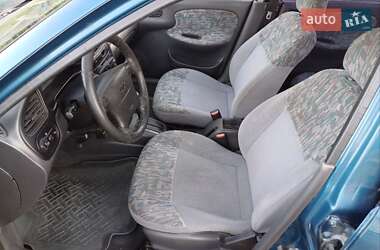 Седан Daewoo Lanos 1998 в 