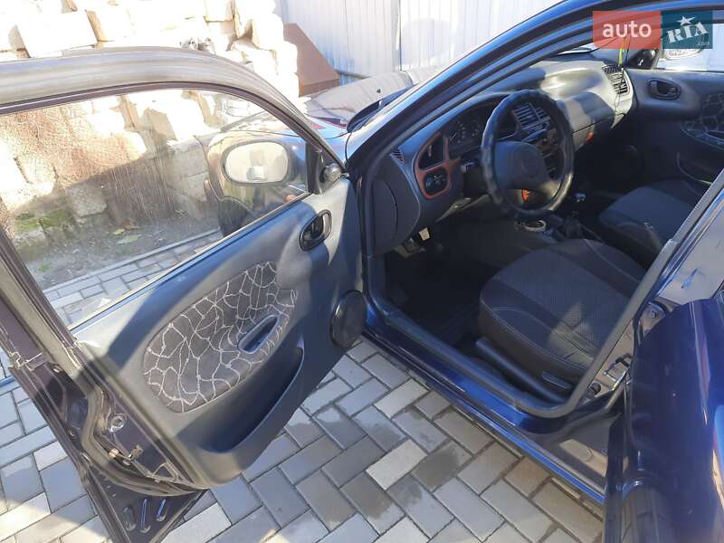 Седан Daewoo Lanos 2003 в Измаиле