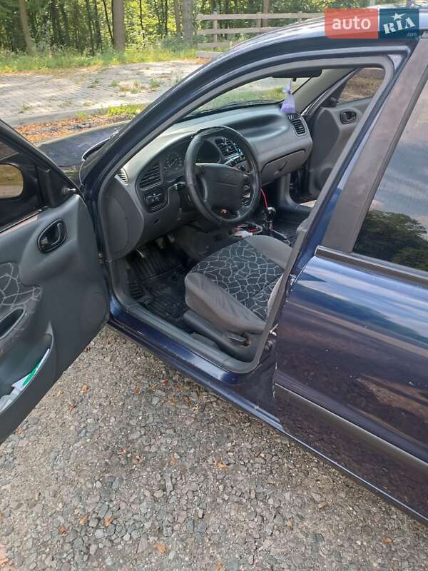 Седан Daewoo Lanos 2002 в Бережанах