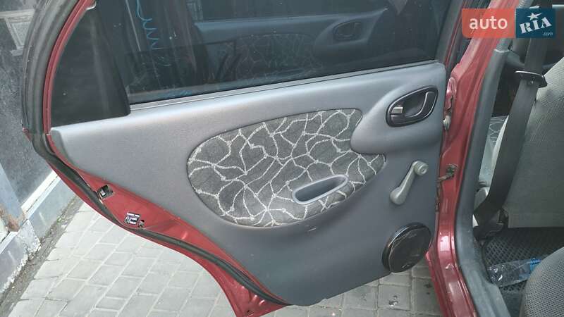 Седан Daewoo Lanos 2003 в Одессе