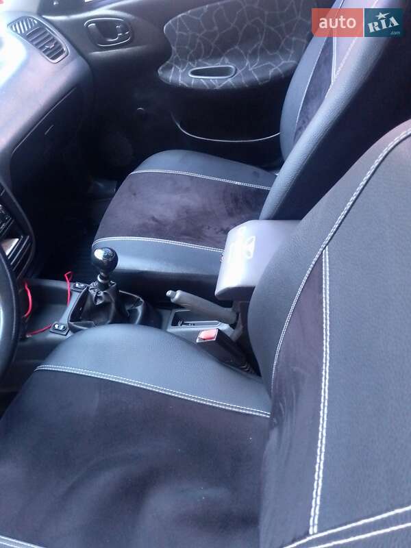 Седан Daewoo Lanos 2002 в Киеве