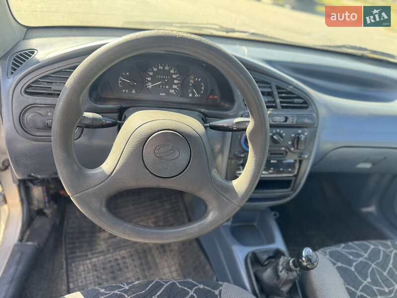 Седан Daewoo Lanos 2004 в Киеве