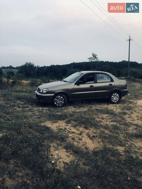 Седан Daewoo Lanos 2004 в Валках