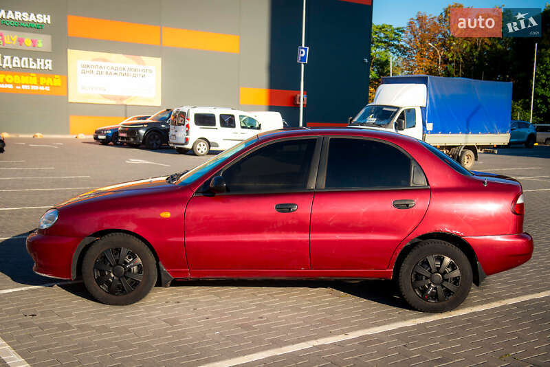 Седан Daewoo Lanos 1998 в Ужгороде
