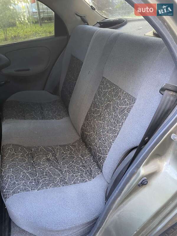 Седан Daewoo Lanos 2005 в Ровно
