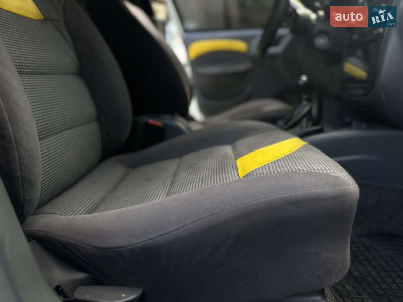 Седан Daewoo Lanos 2003 в Львові
