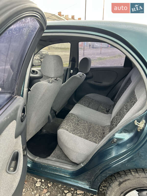 Хэтчбек Daewoo Lanos 2004 в Нововолынске