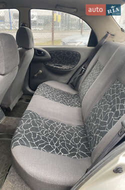 Седан Daewoo Lanos 2004 в 