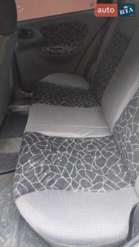 Седан Daewoo Lanos 2004 в Первомайську