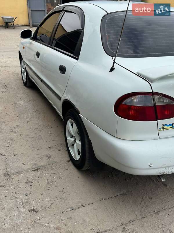 Седан Daewoo Lanos 2001 в Харькове