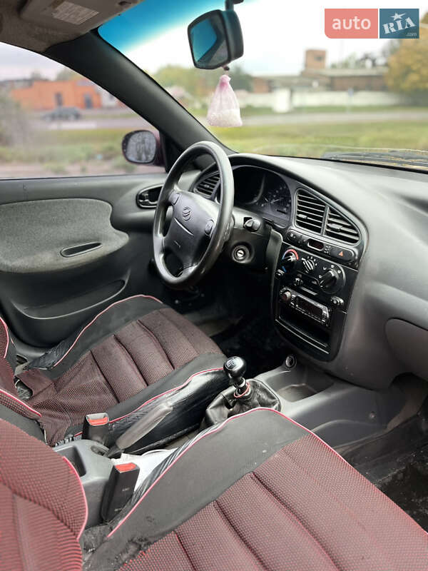 Седан Daewoo Lanos 2006 в Ромнах