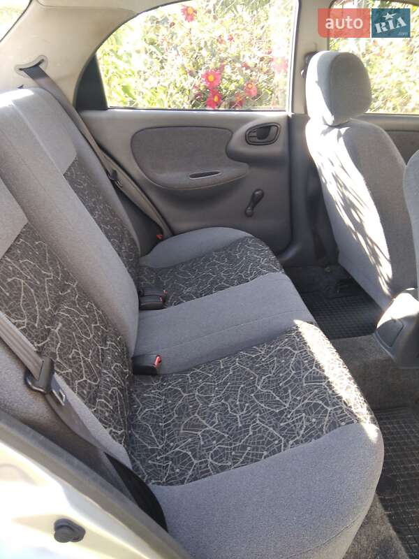Седан Daewoo Lanos 2006 в Ровно