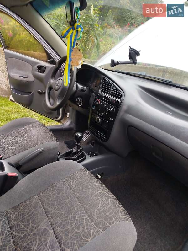 Седан Daewoo Lanos 2005 в Золочеве