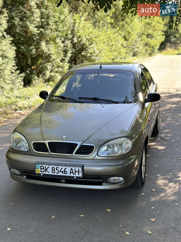 Седан Daewoo Lanos 2004 в Ровно