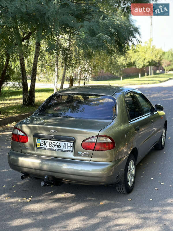 Седан Daewoo Lanos 2004 в Ровно