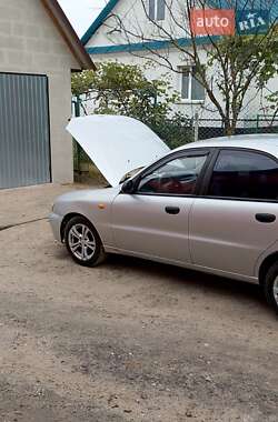 Седан Daewoo Lanos 2002 в Радивиліві