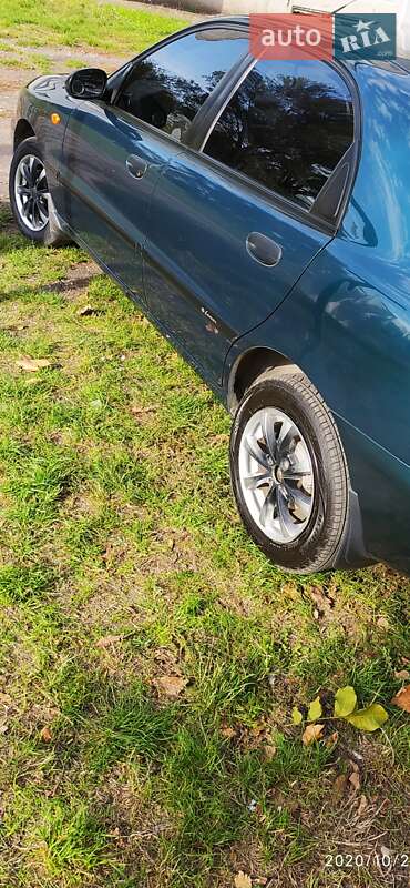 Седан Daewoo Lanos 2004 в Синельниково