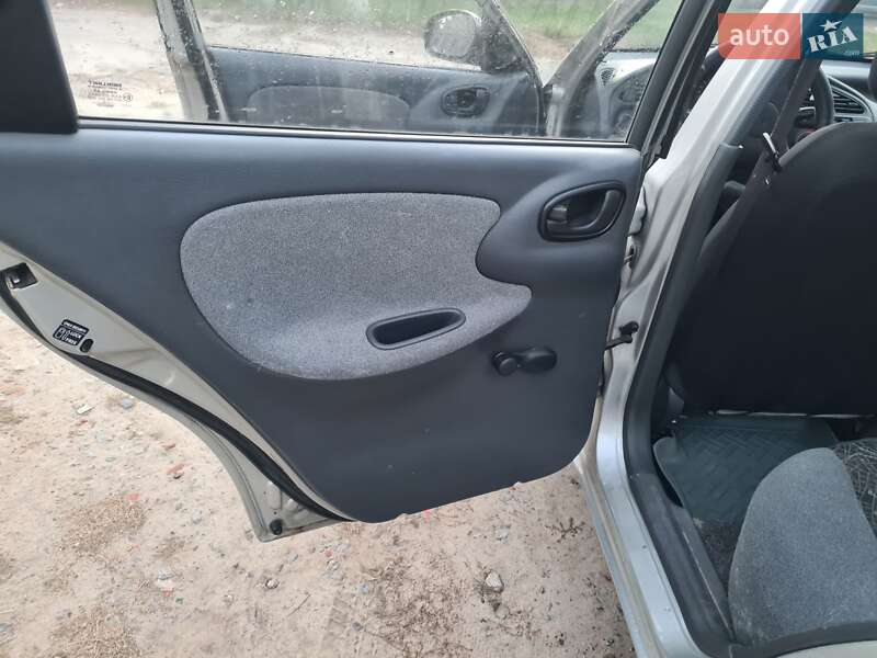 Седан Daewoo Lanos 2006 в Сумах