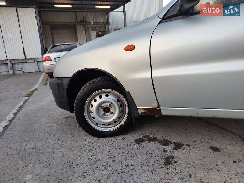 Седан Daewoo Lanos 2003 в Львове