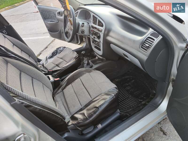 Седан Daewoo Lanos 2003 в Львове