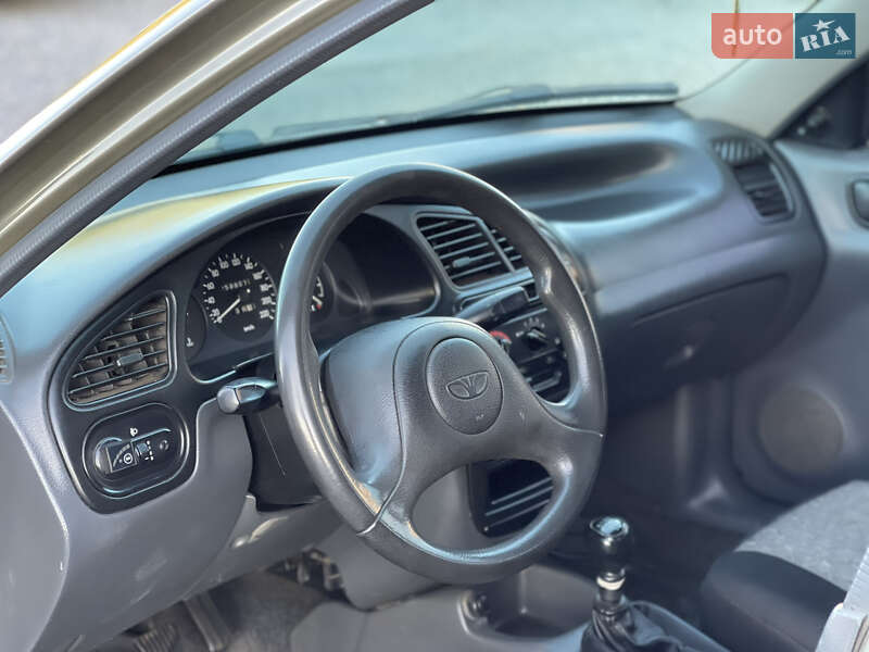 Седан Daewoo Lanos 2003 в Чернівцях
