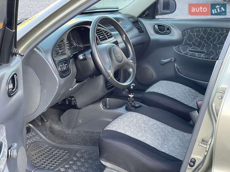 Седан Daewoo Lanos 2003 в Чернівцях