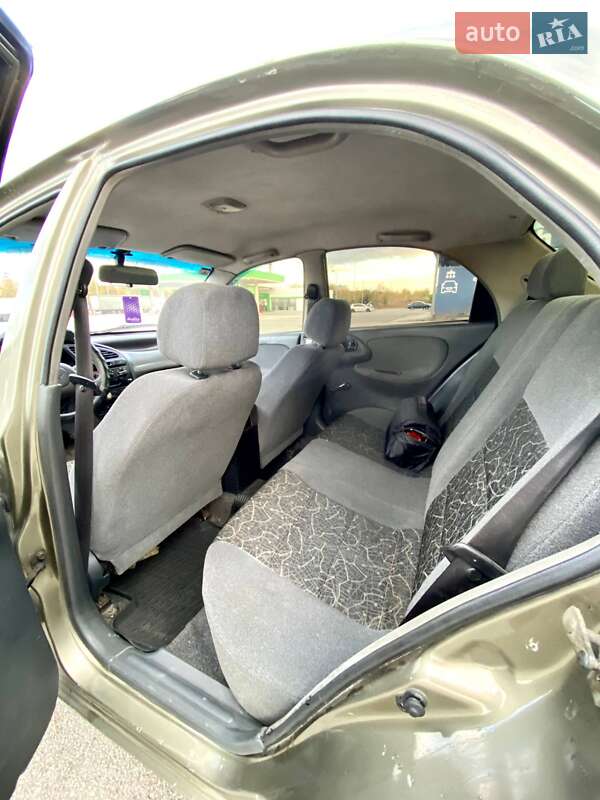 Седан Daewoo Lanos 2004 в Запоріжжі