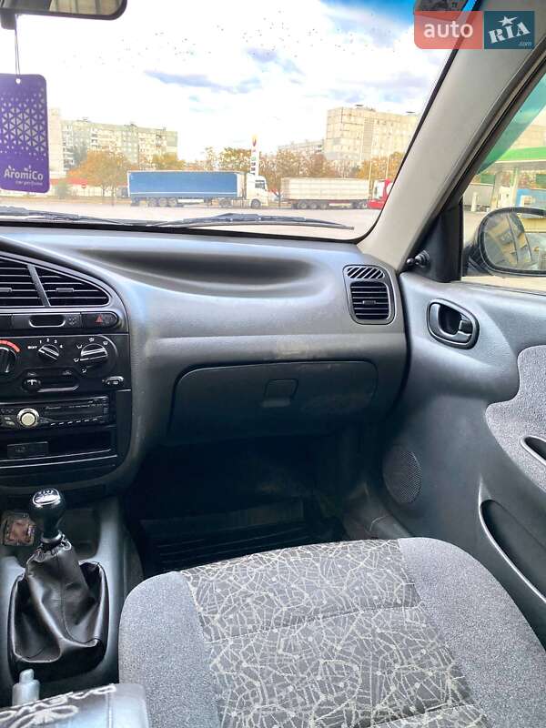 Седан Daewoo Lanos 2004 в Запоріжжі
