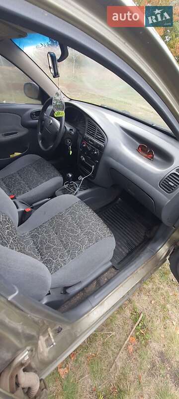 Седан Daewoo Lanos 2004 в Полтаві