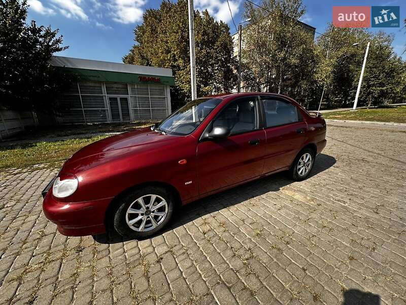 Седан Daewoo Lanos 2002 в  фото Седан Daewoo Lanos 2002 в