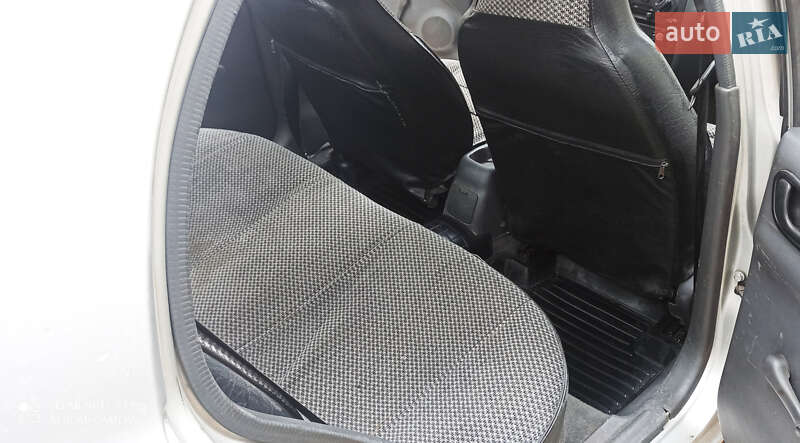 Седан Daewoo Lanos 2001 в Чернігові