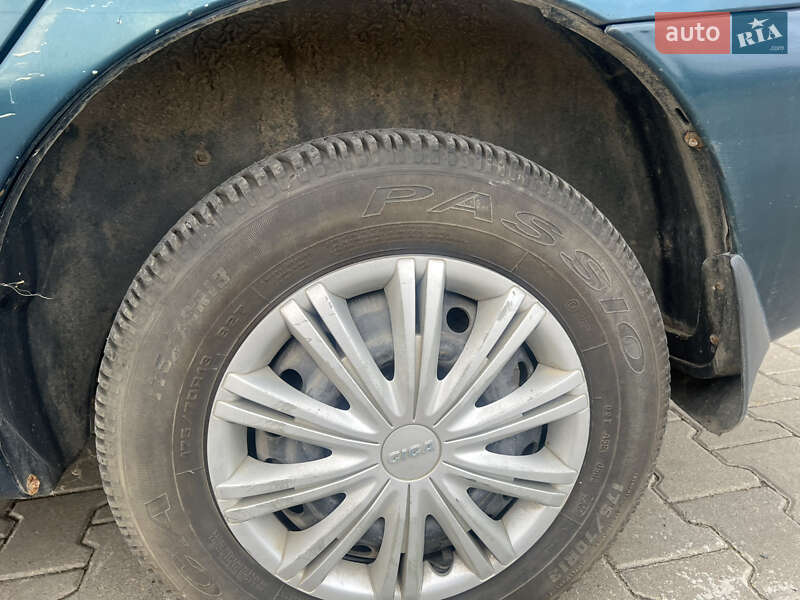 Седан Daewoo Lanos 2002 в Одессе