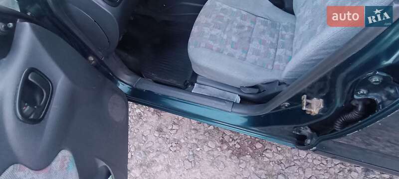 Седан Daewoo Lanos 2002 в Макарові