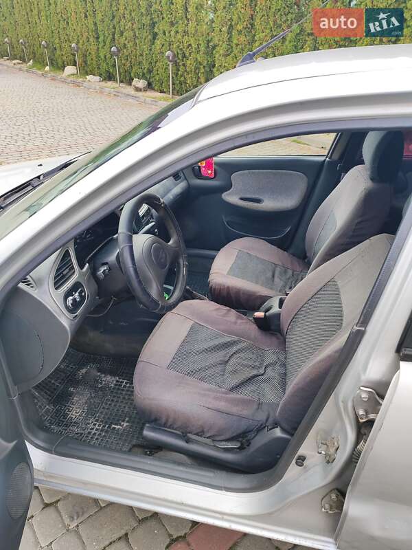 Седан Daewoo Lanos 2005 в Дунаївцях