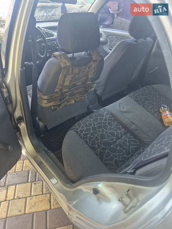 Седан Daewoo Lanos 2003 в Новомосковську