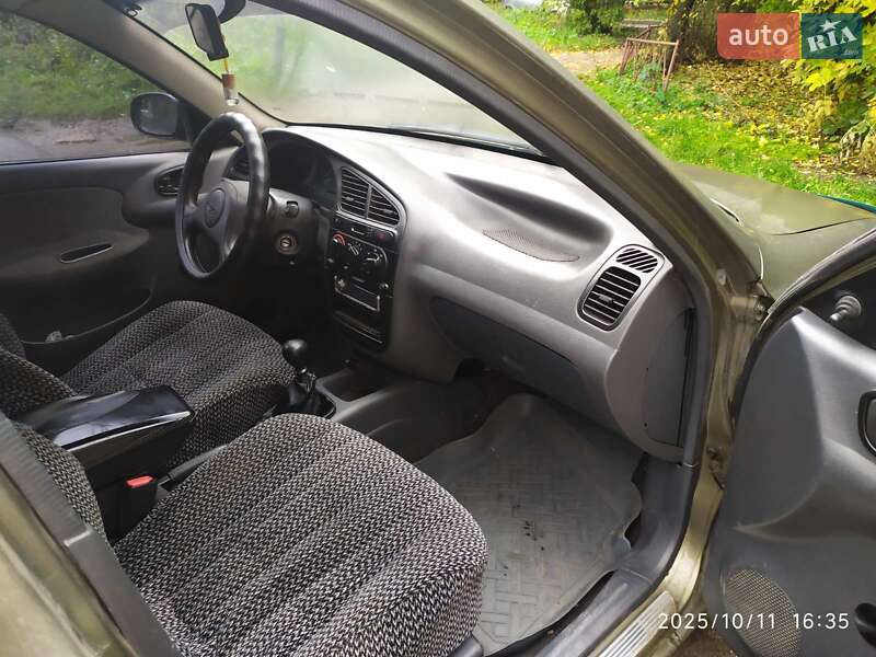 Седан Daewoo Lanos 2004 в Умані