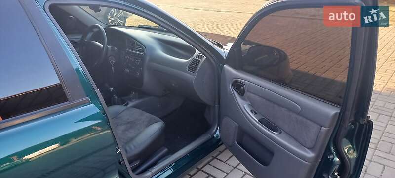Седан Daewoo Lanos 2004 в Луцке