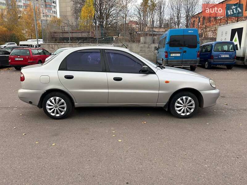 Седан Daewoo Lanos 2003 в Ровно