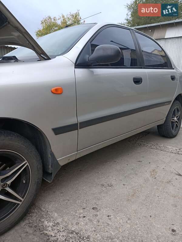 Седан Daewoo Lanos 2004 в Дніпрі