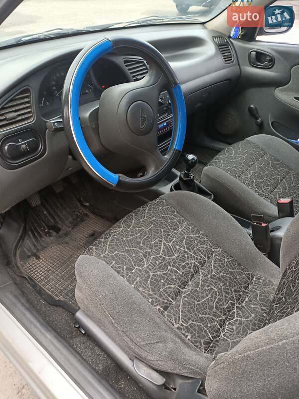 Седан Daewoo Lanos 2004 в Дніпрі