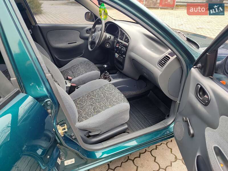 Седан Daewoo Lanos 2004 в Павлограді