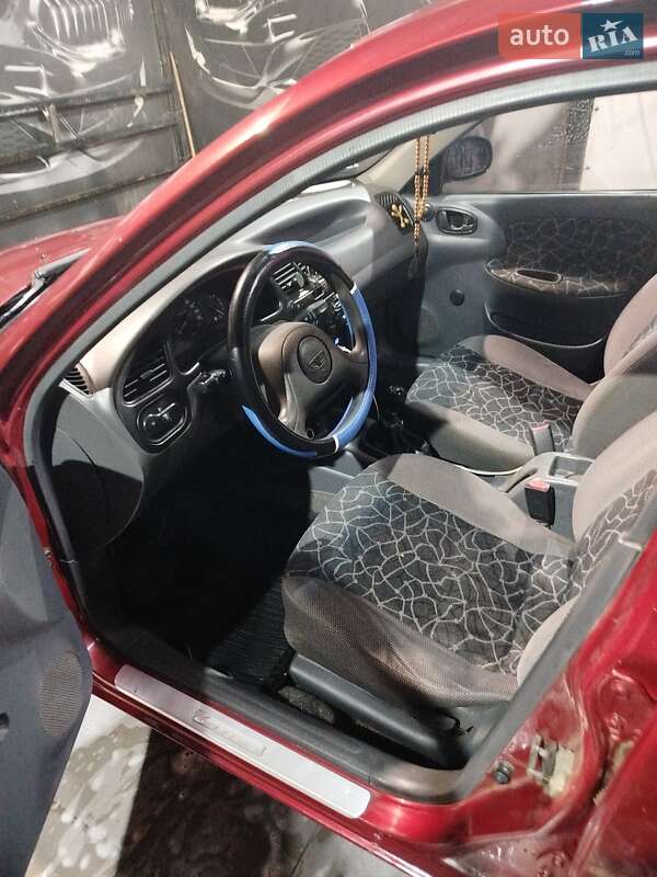 Седан Daewoo Lanos 2004 в Роздільній
