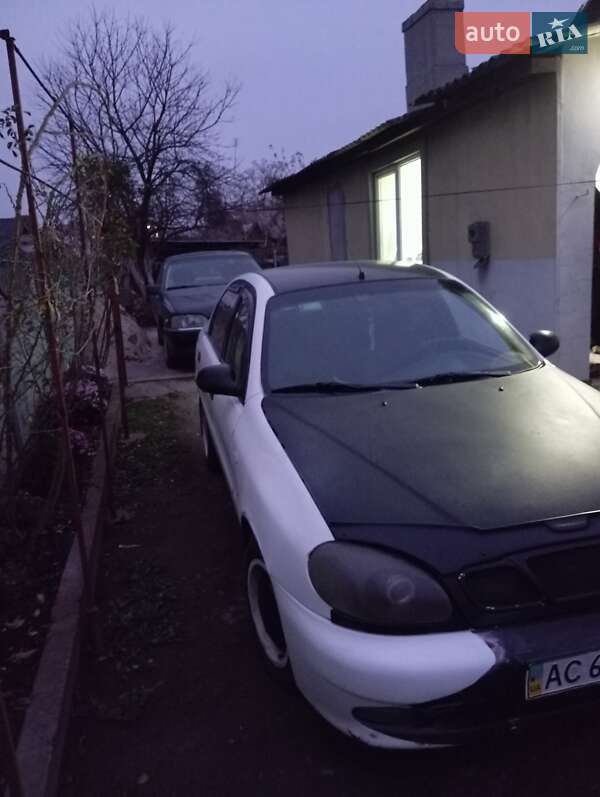 Седан Daewoo Lanos 2004 в Нововолынске