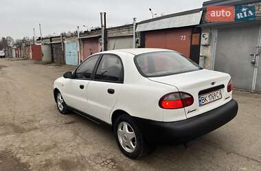 Седан Daewoo Lanos 2004 в Ровно