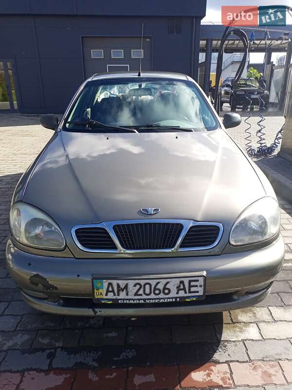 Седан Daewoo Lanos 2005 в Малині