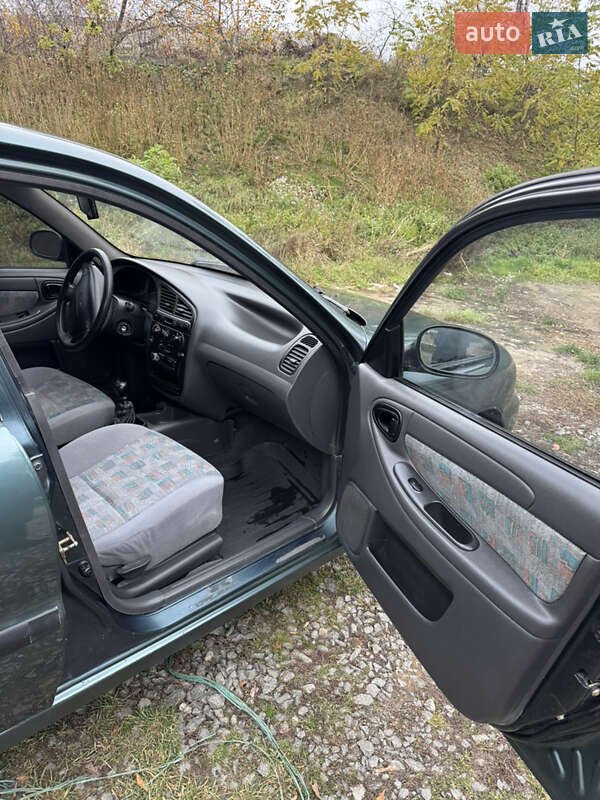 Седан Daewoo Lanos 2004 в Виннице