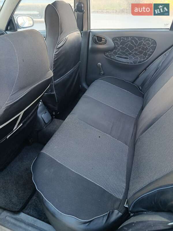 Седан Daewoo Lanos 2003 в Киеве