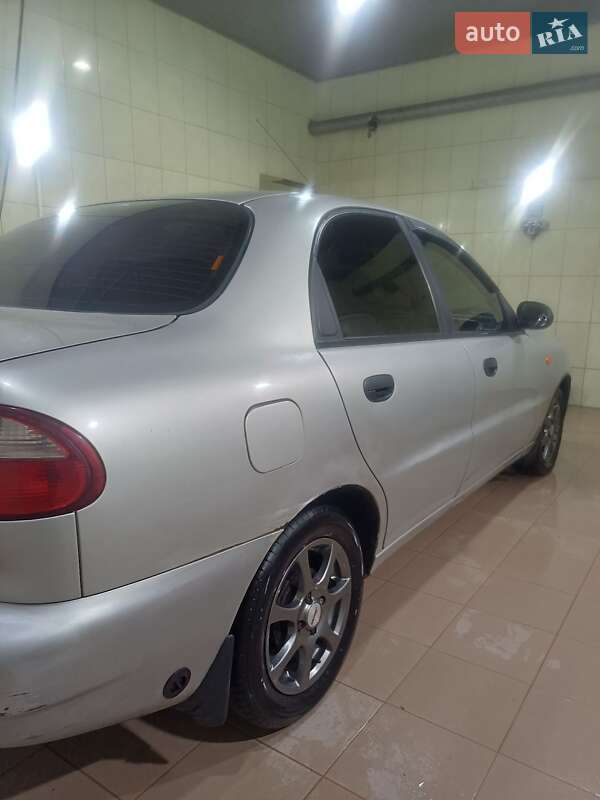 Седан Daewoo Lanos 2003 в Макарові