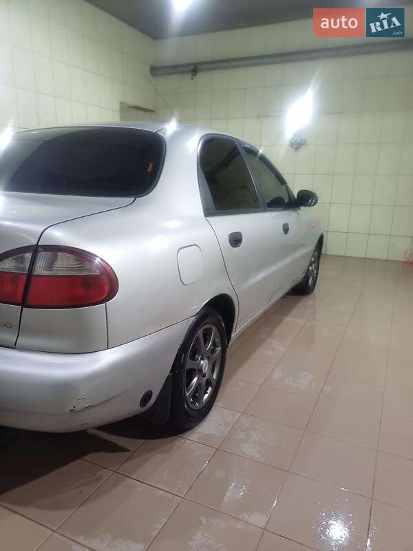 Седан Daewoo Lanos 2003 в Макарові