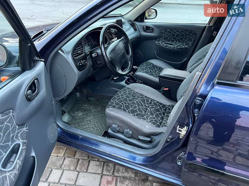 Седан Daewoo Lanos 2004 в Полонном